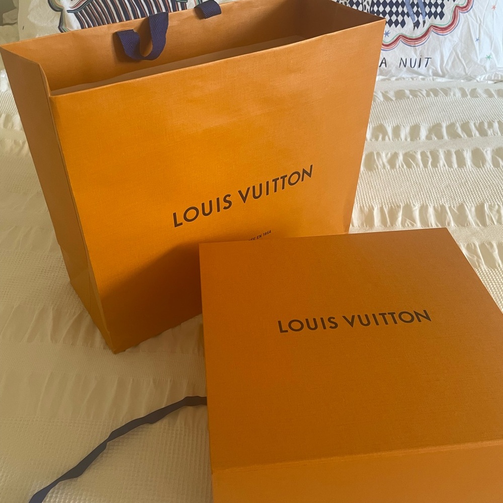 Louis Vuitton Packaging Set • Gift bag and paper bag